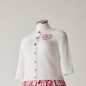 Retro Chic White Cardigan with Pink Heart Detail